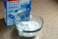 Usa la soluzione di sale e bicarbonato di sodio